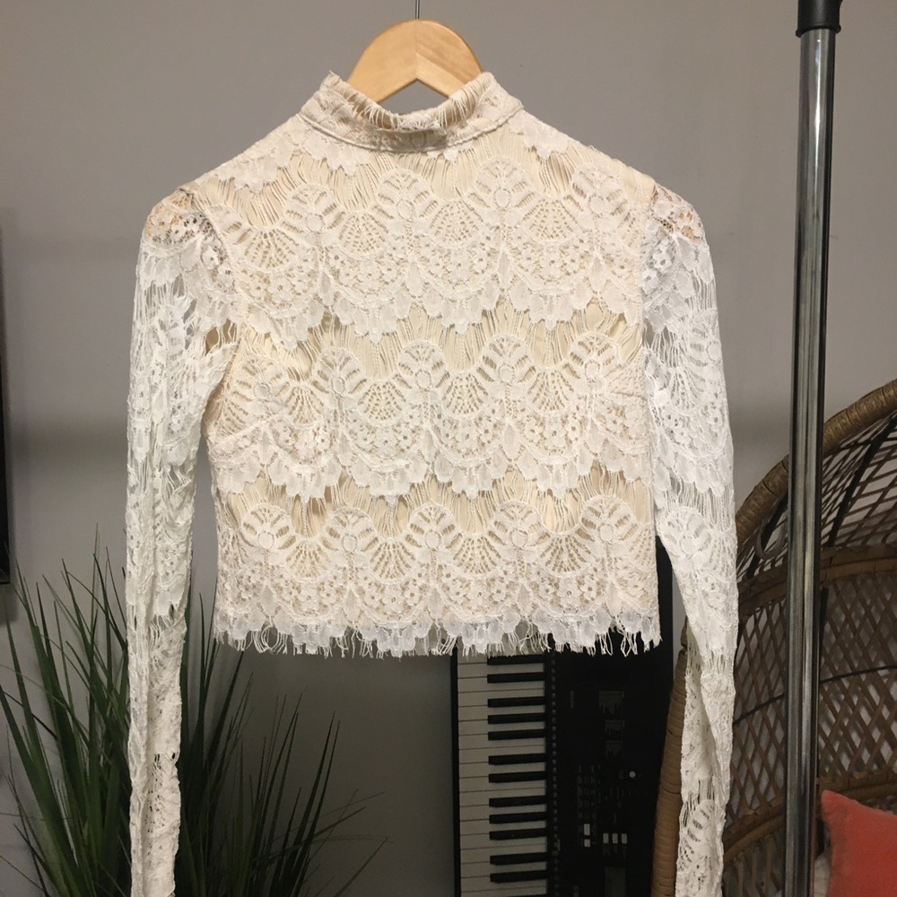 Lace cream cropped top!